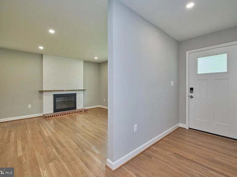 2123 N Early St — Photo 9