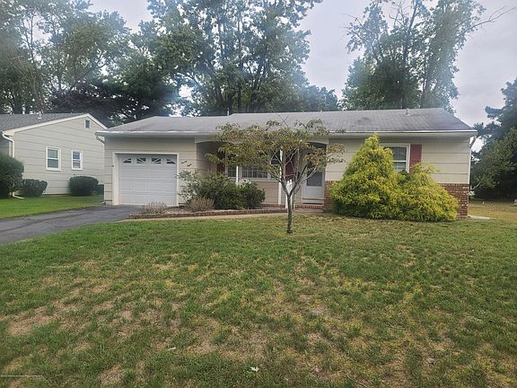 2nd image of 28 Edinburgh Dr
