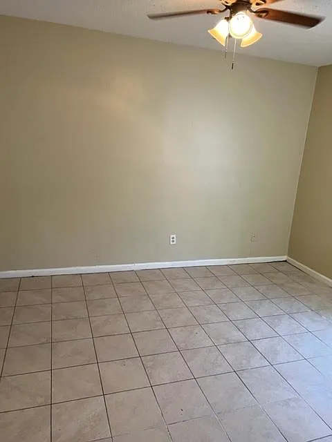 2 bed, 1.5 bath, 850 sqft, $860 — Photo 4