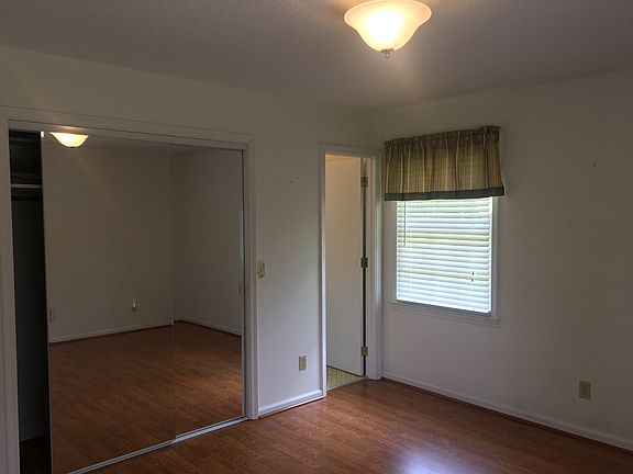 5th image of 2844 Hillcrest Ave
