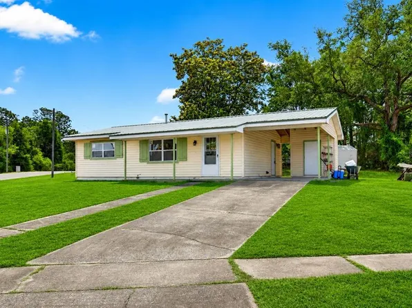 1766 W Gardenia Dr, Citrus Springs, FL 34434