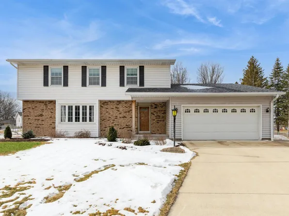 8 Hillcrest Ct, Park View, IA 52748