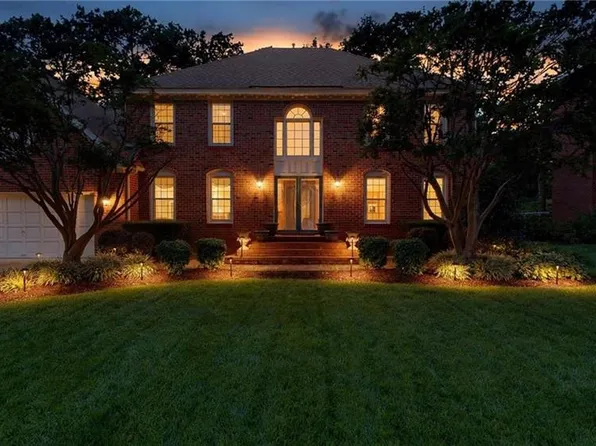 816 Forest Lakes Cir, Chesapeake, VA 23322