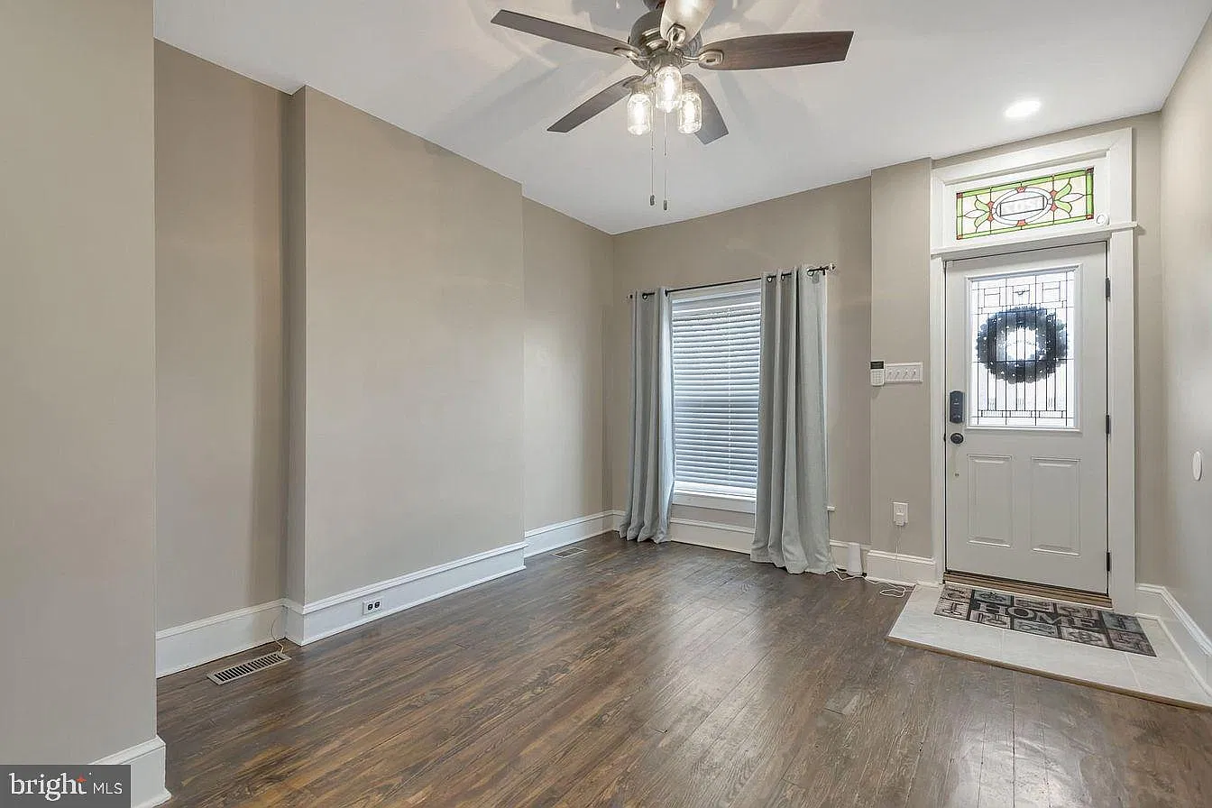 2 bed, 1.5 bath, 1128 sqft, $2,400 — Photo 3