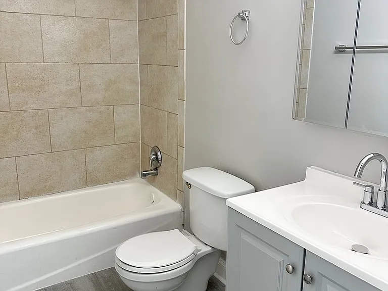3400 Maple Ave #17 — Photo 9