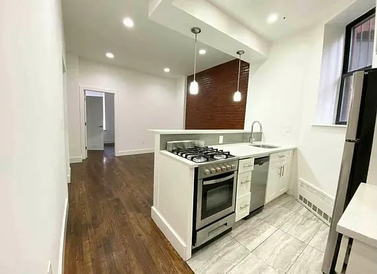 Rented by EastMount Realty LLC | media 21