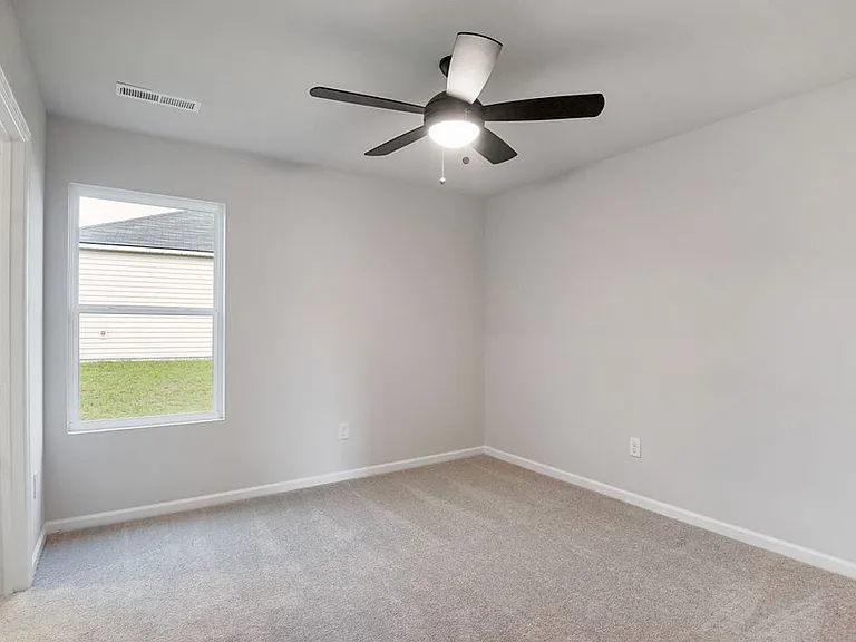 813 Ashford Dr — Photo 11
