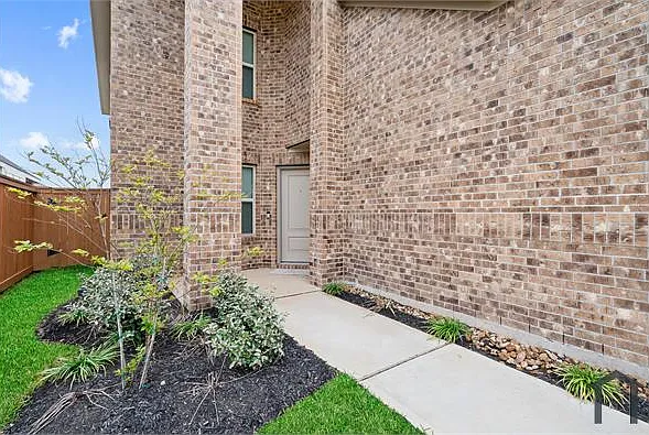 4 bed, 1834 sqft, $2,490 — Photo 4