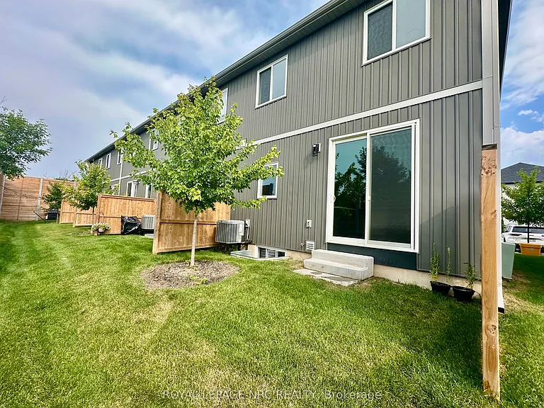 121A Moffatt St #21 — Photo 30