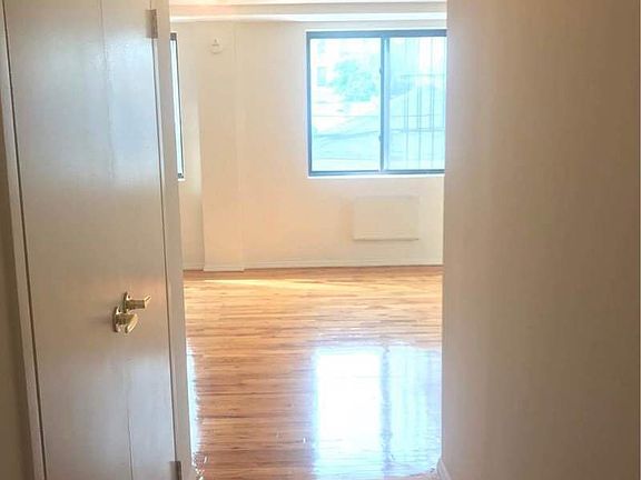 4th image of 229 Parkville Ave APT 1B