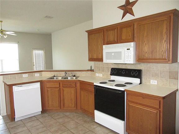 3rd image of 1025 Salt Creek Trl