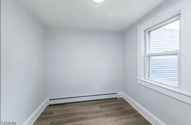 2 bed, 1000 sqft, $1,600 — Photo 2