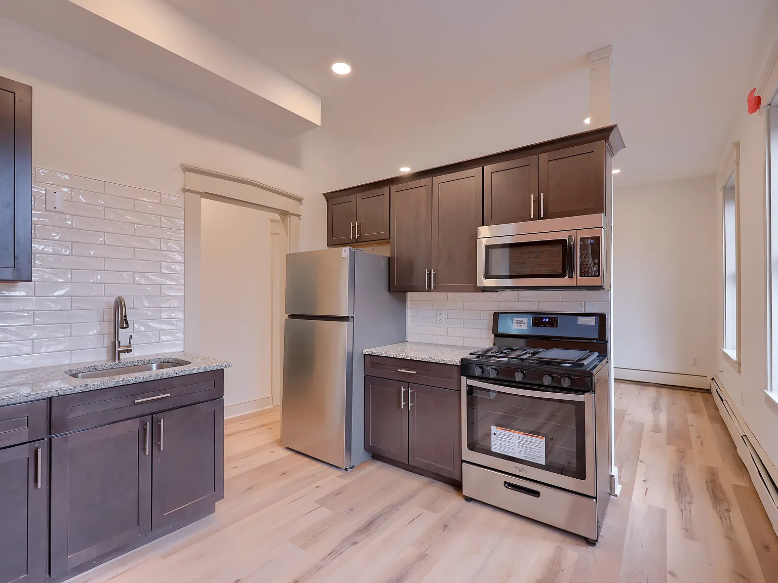 1 bed, 900 sqft, $1,545 — Photo 2