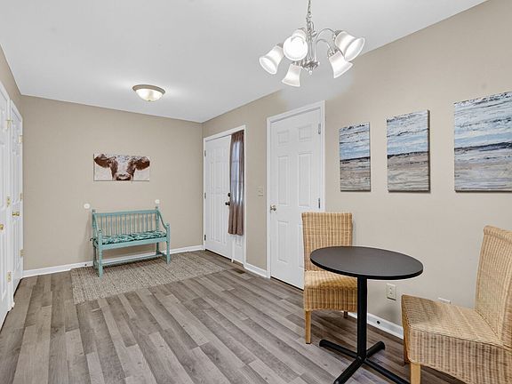 3rd image of 175 N Harbor Lndg