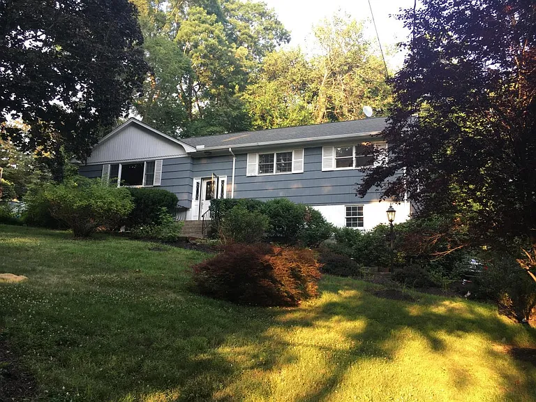 58 Quakerbridge Rd — Photo 1