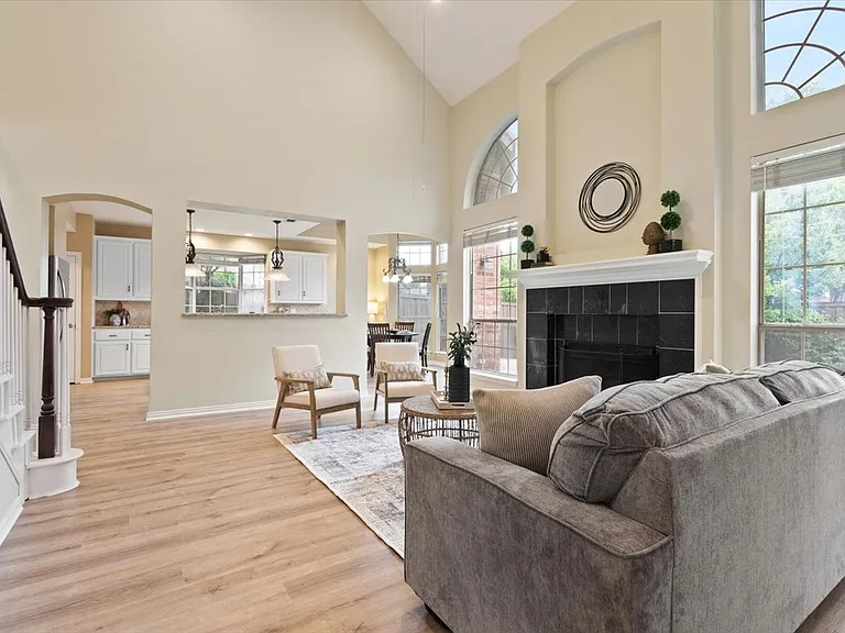 2633 Shadow Hill Ln — Photo 12