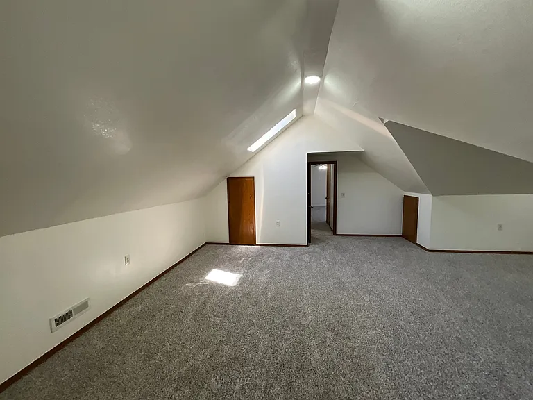2750 N Midwest Blvd — Photo 32