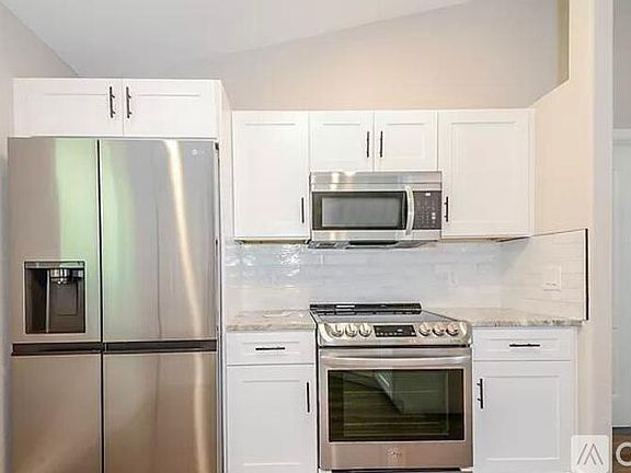 2nd image of 2651 Denicke St