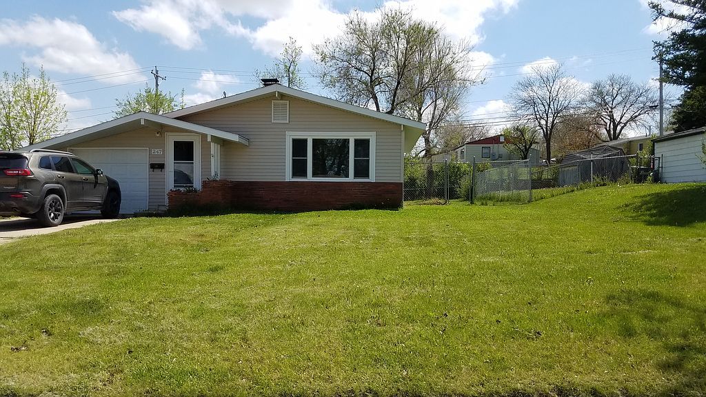 247 E Oakland St - Property Image
