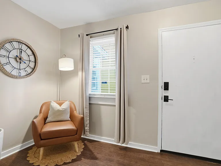 105 Cooper St — Photo 3