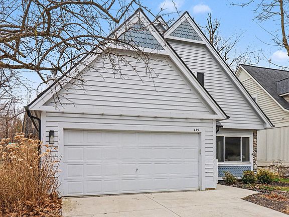 3rd image of 439 Sommerset Ct