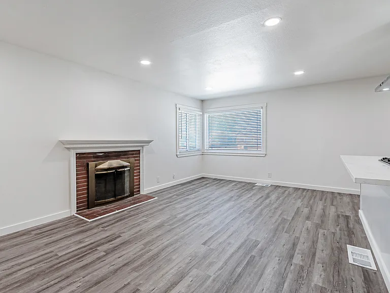 2158 San Rafael Ave — Photo 15