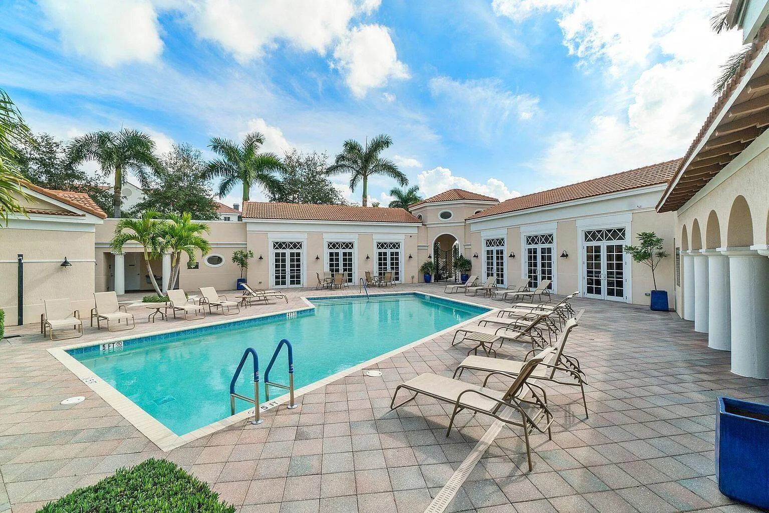 3 bed, 2.5 bath, 2136 sqft, $4,350 — Photo 1