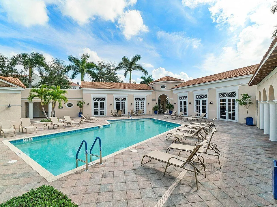8332 NW 7th Ct