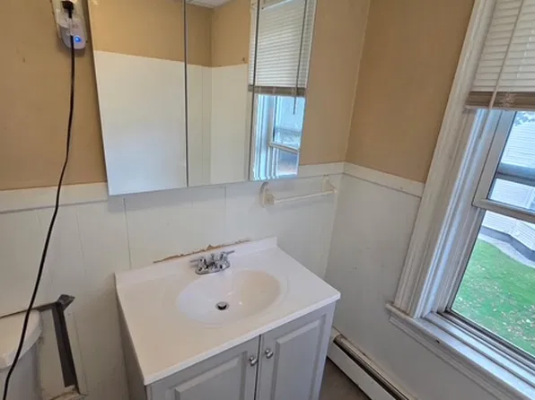 49 Church St #2L, Leominster, MA 01453