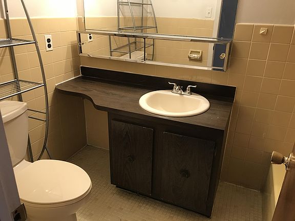 5th image of 2532 Faunce St Floor 1