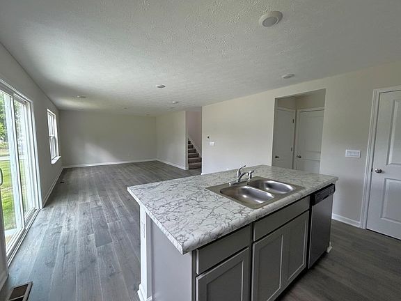 3rd image of 117 River Heights Dr