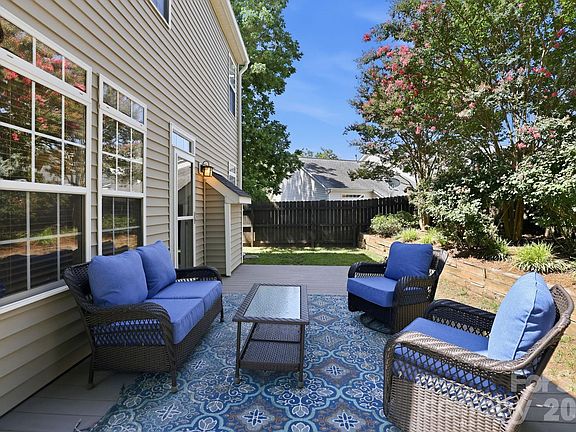 3rd image of 5304 Silabert Ave