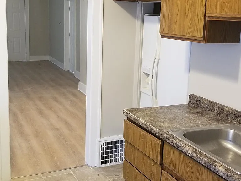 1325 College Ave — Photo 6
