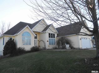 2803 W 44th St, Davenport, IA 52806