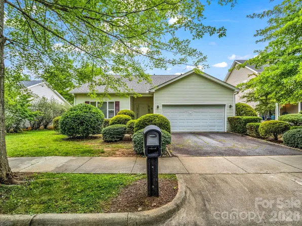 6 Scottish Cir, Asheville, NC 28803