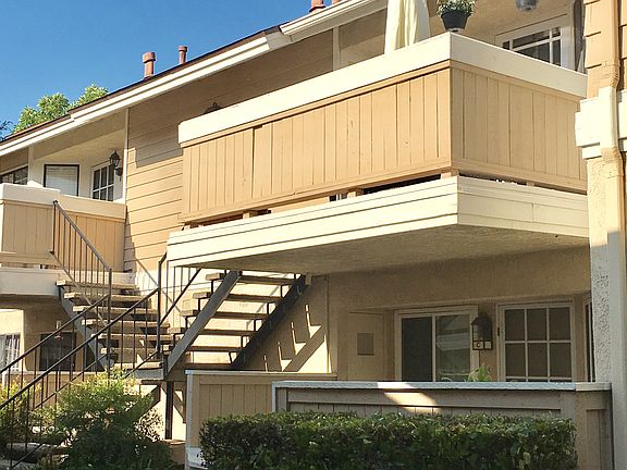 Upstaris Unit w/2 floors