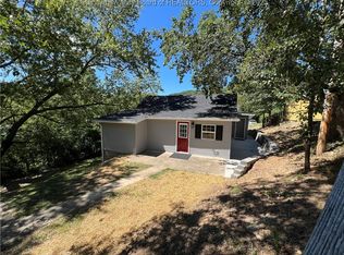 1226 Cemetery Hill Dr, Elkview, WV 25071