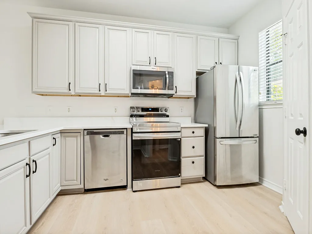 2 bed, 2.5 bath, 924 sqft, $1,695 — Photo 1