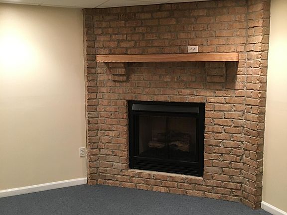 Fireplace/game room