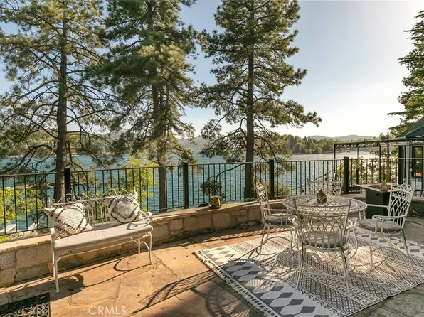 923 Lake Edge Way, Lake Arrowhead, CA 92352