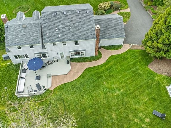 5th image of 23 Pepperidge Rd