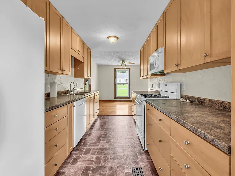 777 Helton Dr — Photo 7