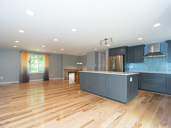 5th image of 12828 Framingham Ct