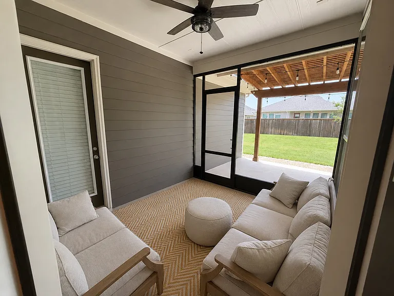 2217 Laguna Dr — Photo 16