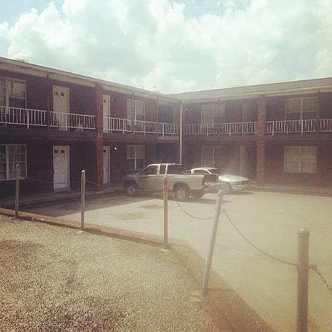 Building Photo 3
