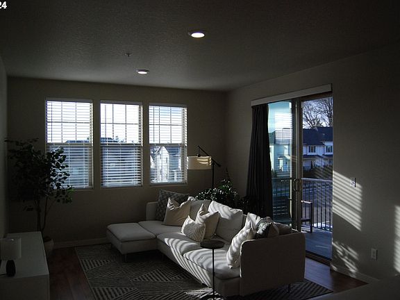 4th image of 17181 SW Snowdale St #202