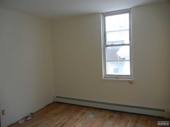 3rd image of 238 Harrison Ave Fl 1
