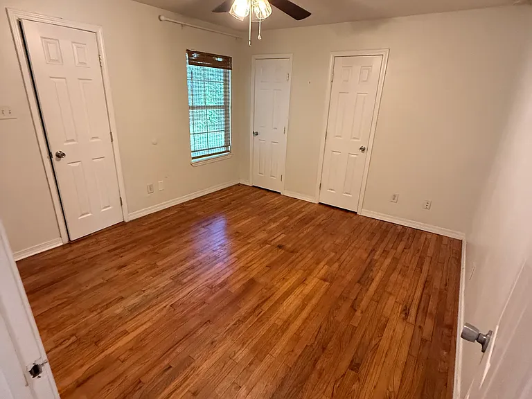 1112 Timothy St — Photo 2