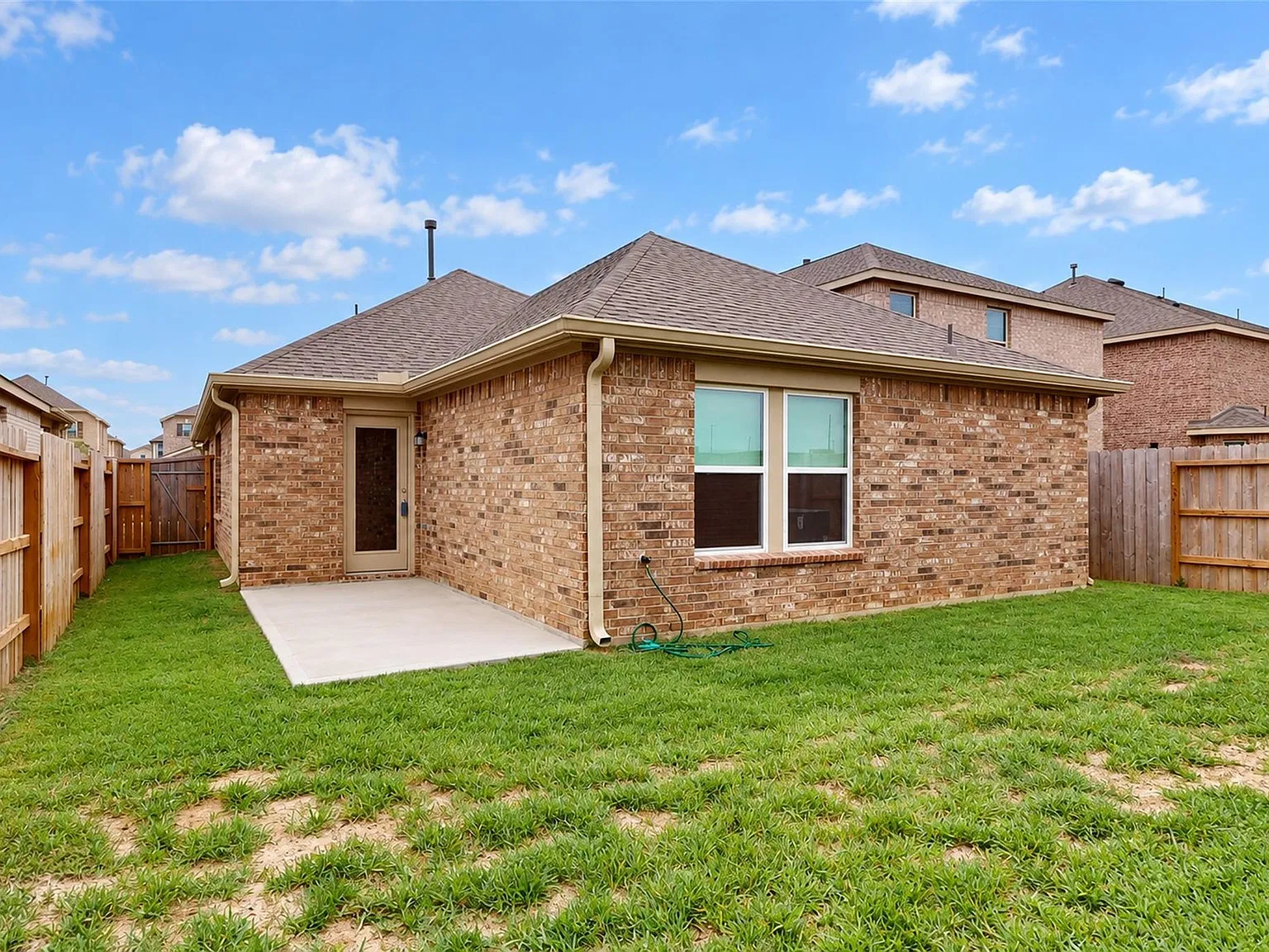 3 bed, 4.0 bath, $2,280 — Photo 4