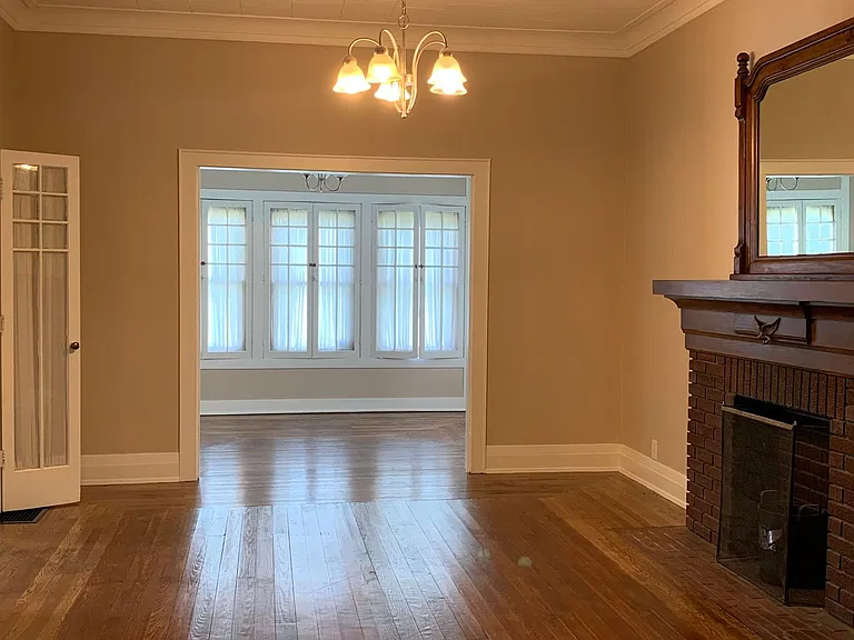 100 Circular St — Photo 1